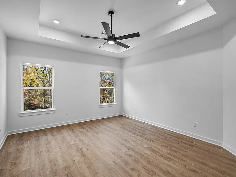 19 Dumfries Dr — Photo 10