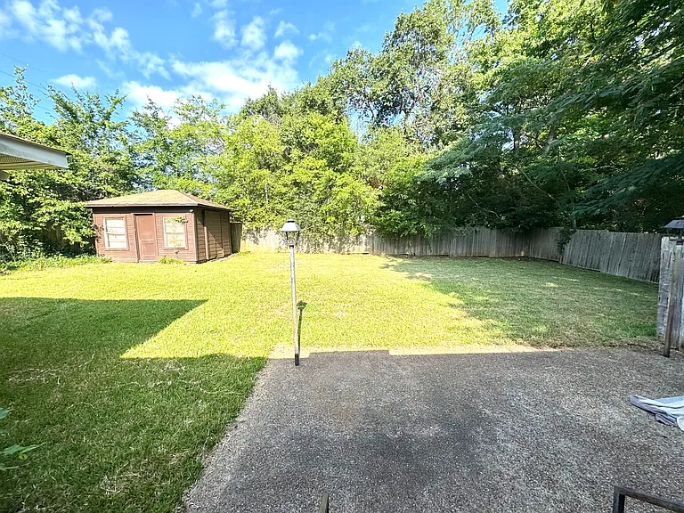2211 Clay St — Photo 16