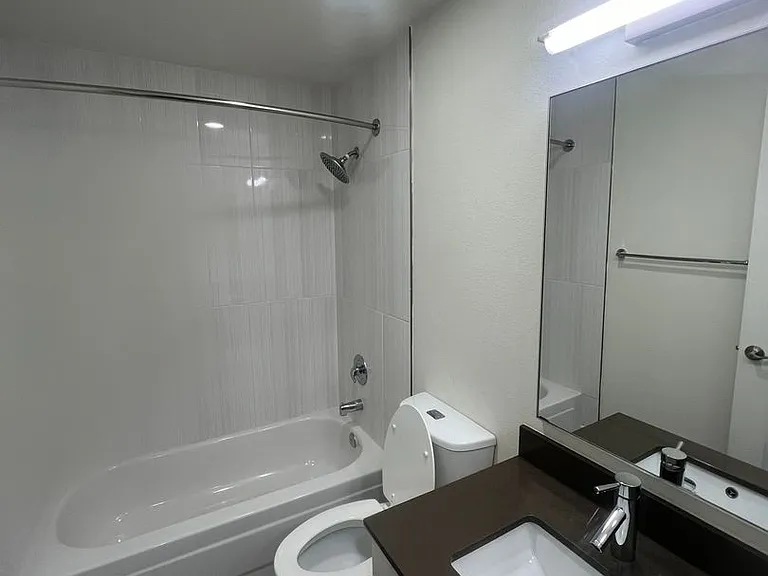 Cameron Apartments — Photo 15