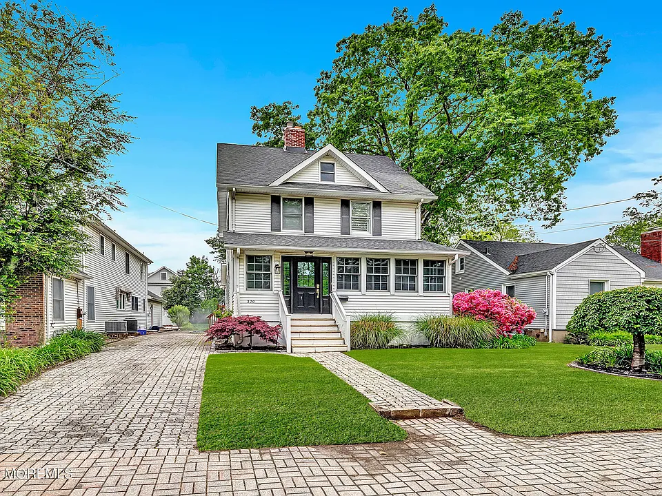 370 E Main St