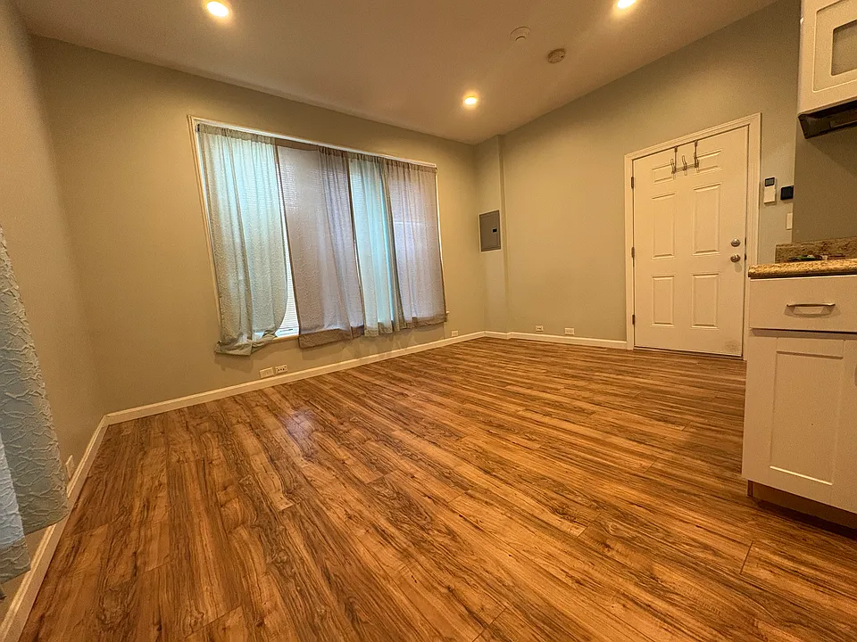 776 Main St #2