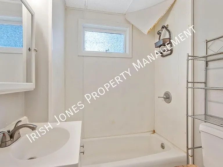76 Hammerschmidt Ave #LOWER — Photo 14