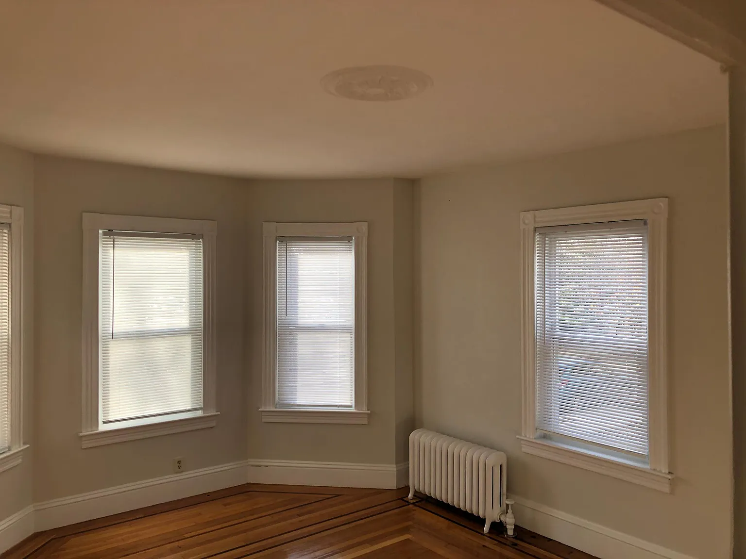 84 8th St — Photo 3