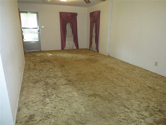 5th image of 442 Anderson Ln