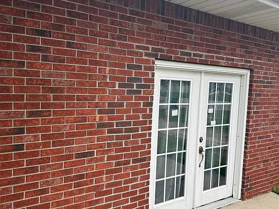 2nd image of 204 E Hawk Ln