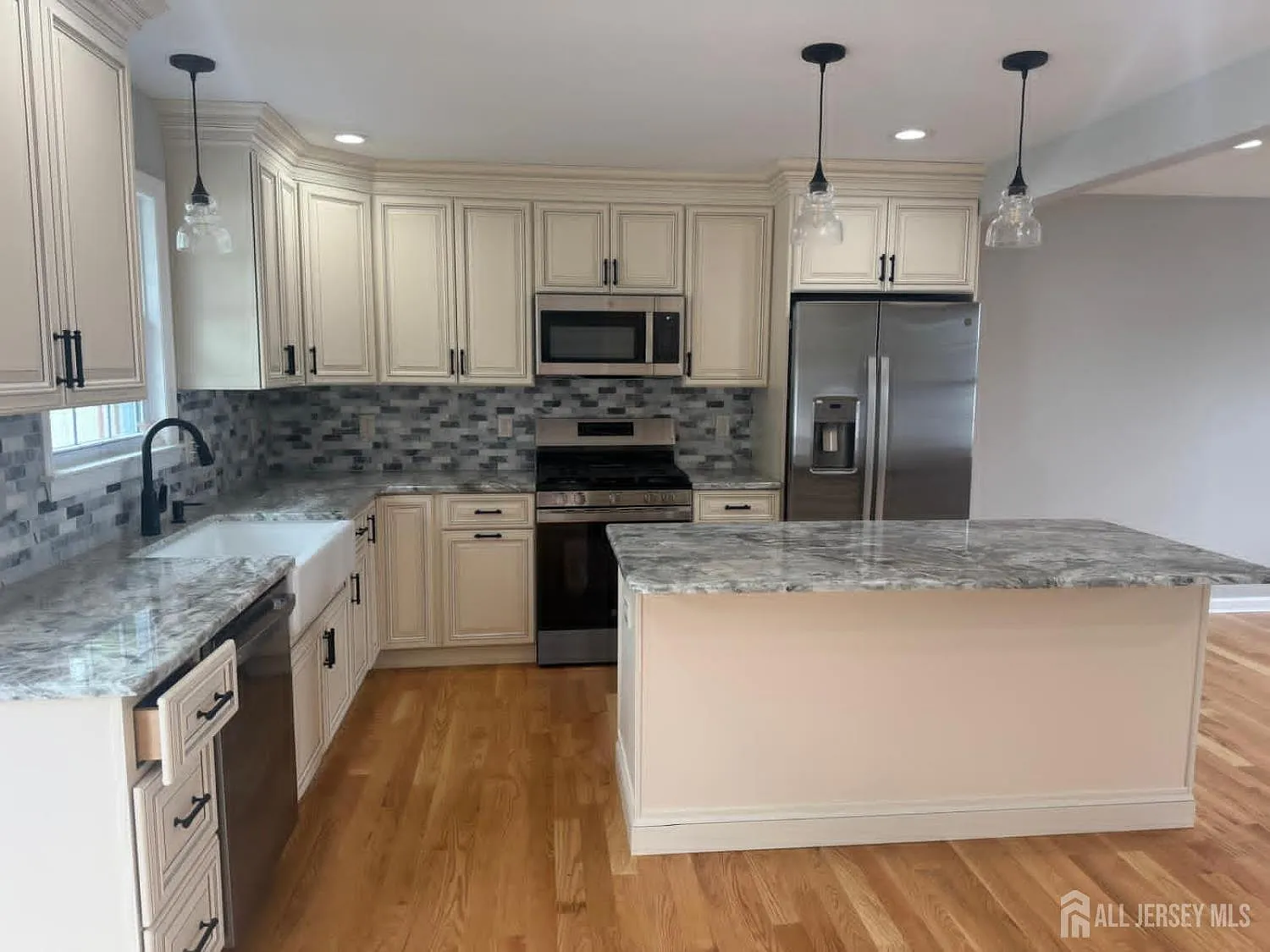 1 bed, 2.0 bath, $4,500 — Photo 3