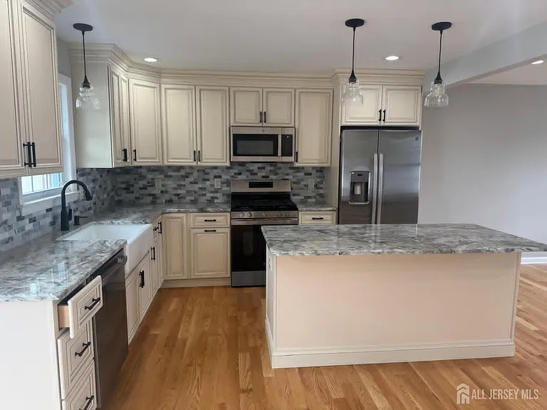 109 Pearl Pl — Photo 3