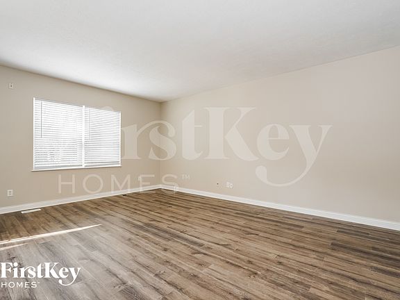 2nd image of 1527 W Quail Run Dr