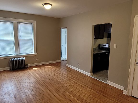 2nd image of 6926 S Oglesby Ave #2613