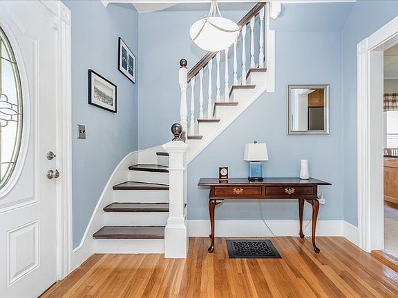 3rd image of 20 Beach St