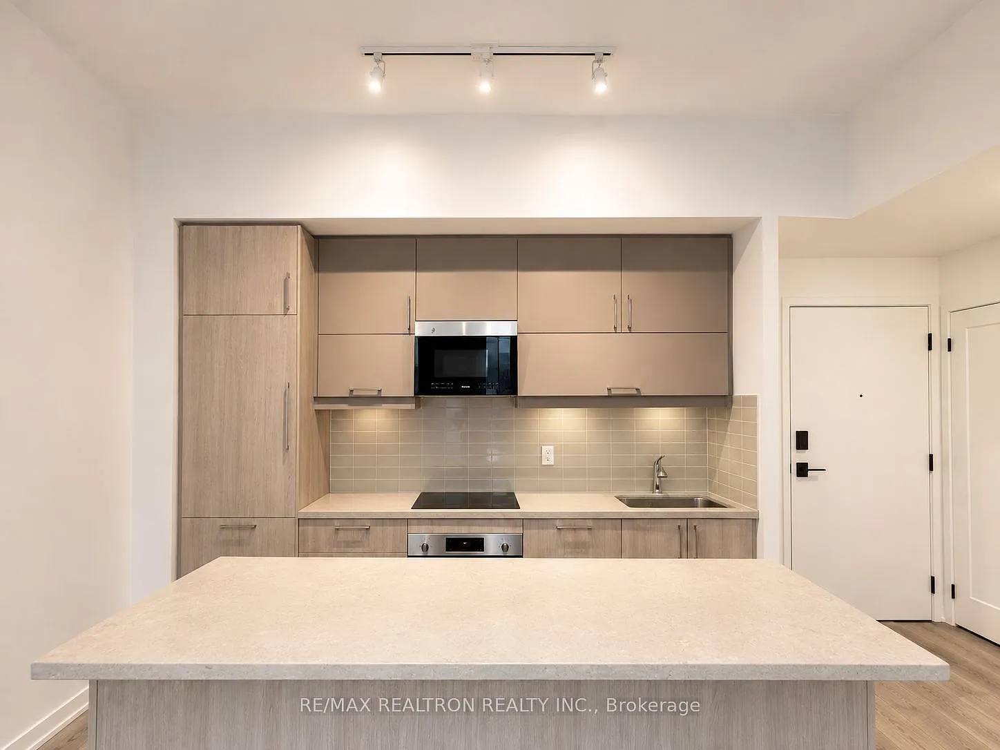 8119 Birchmount Rd — Photo 3