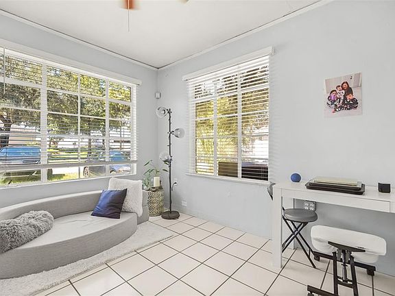 4th image of 1311 CARSON AVENUE