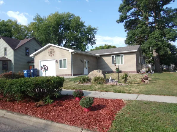 705 S Montana St, Mitchell, SD 57301