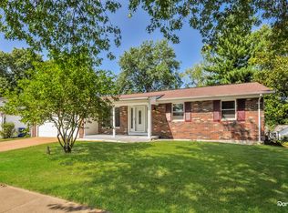 998 Tree Trails Ln, Fenton, MO 63026