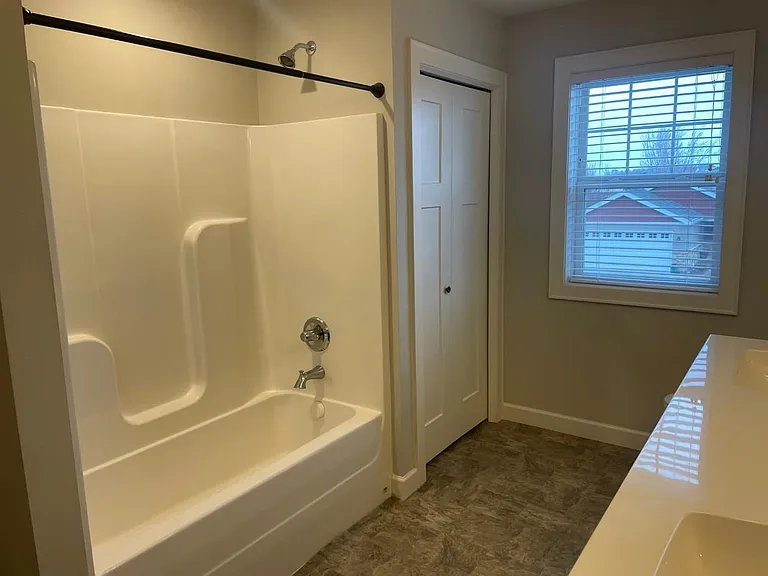 544 Tiffany Ln — Photo 11