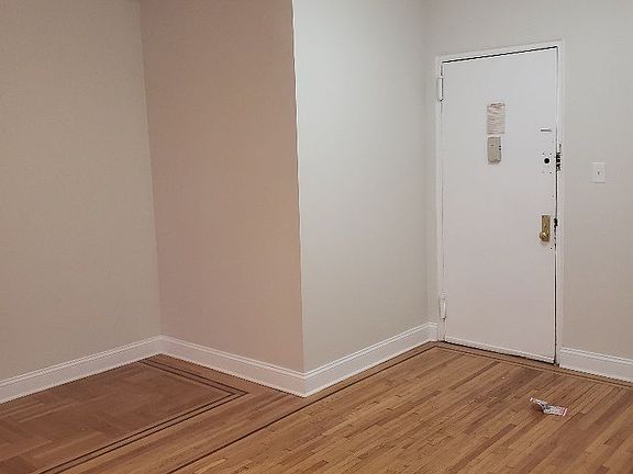 5th image of 170 Hawthorne St APT 4B