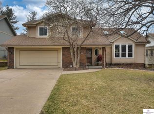 15623 Capitol Cir, Omaha, NE 68118