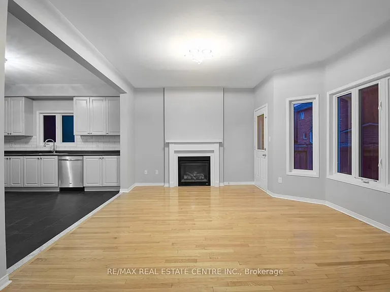 112 Commodore Dr — Photo 17
