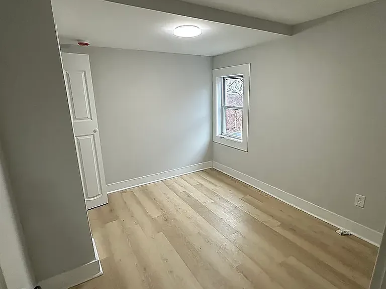 104 N Franklin St — Photo 6