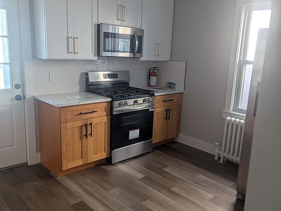 3rd image of 897 Port Reading Ave