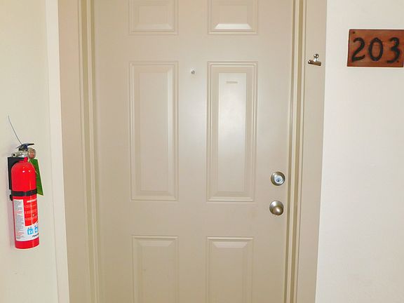 4th image of 1512 N Elm St #203