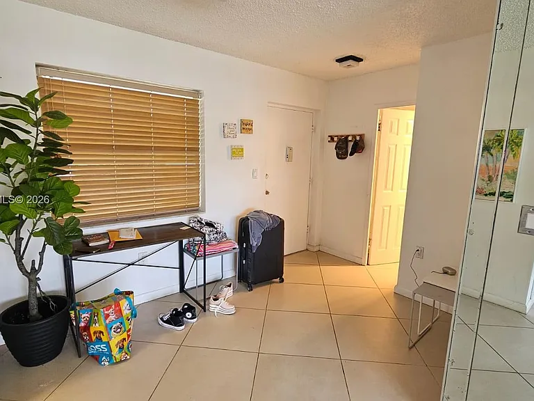 220 Kings Point Dr #105 — Photo 7