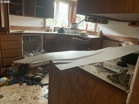 4th image of 1735 N Dogwood St