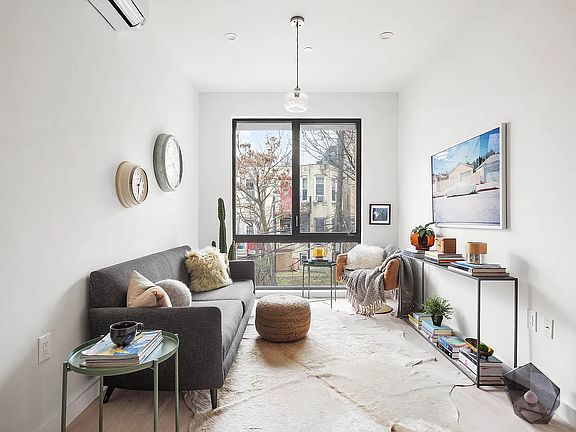 4th image of 1091 Rogers Ave #2R
