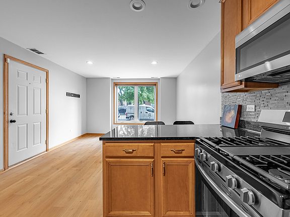 4th image of 3552 S Giles Ave Unit 1S