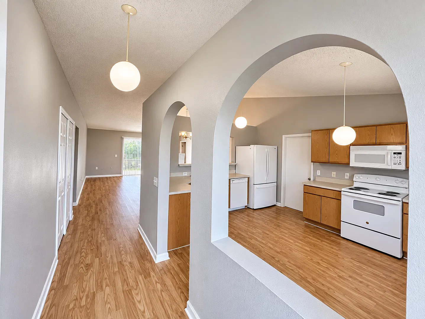 Clean 3BD/2BTH Home in Spring Hill! — Photo 2