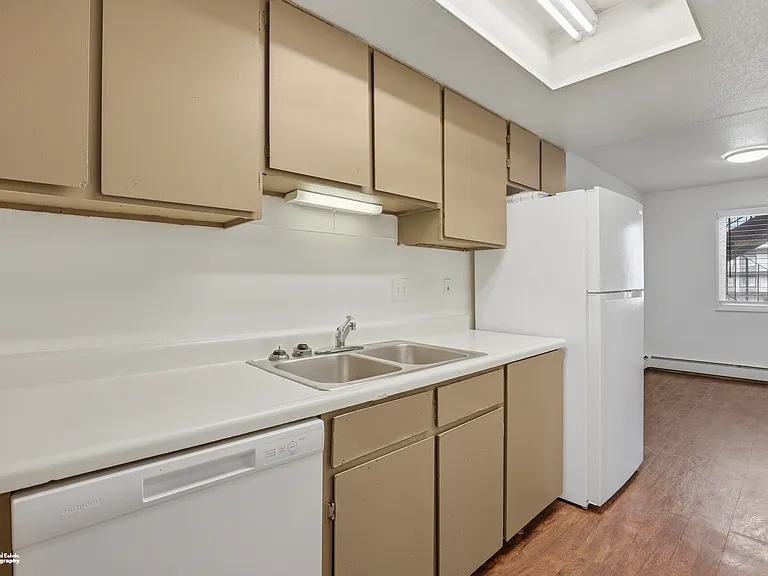415 N Bragaw — Photo 19