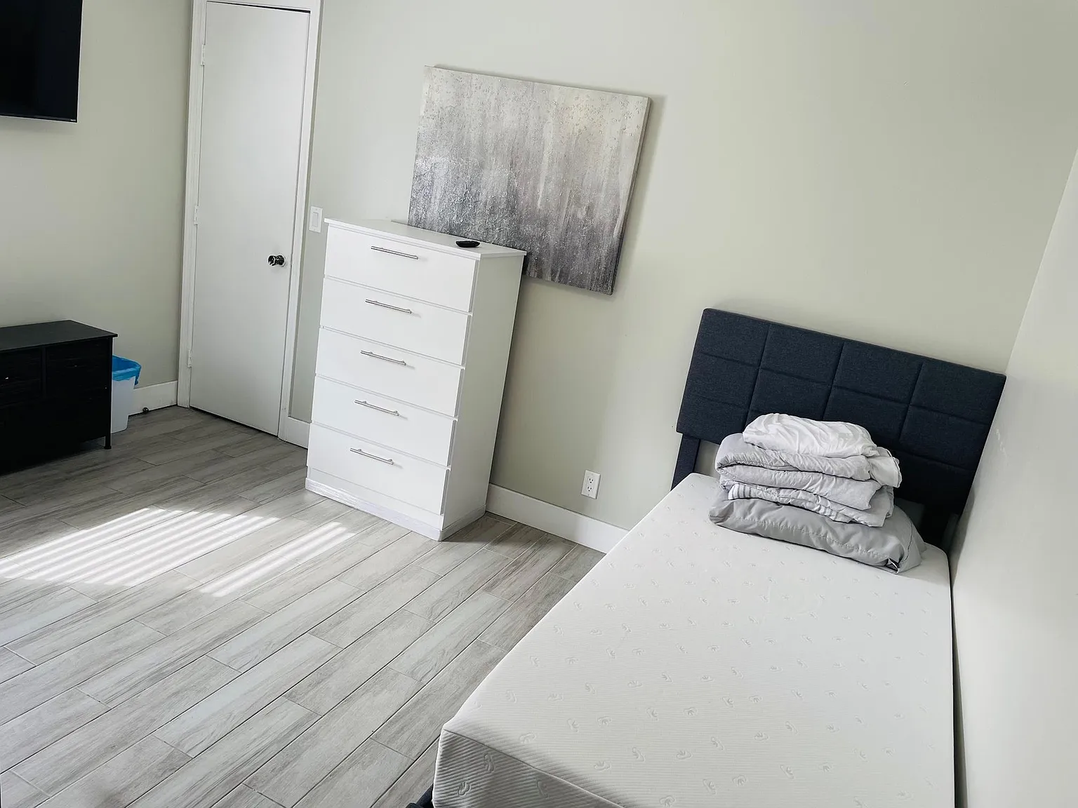 4 bed, 3.0 bath, 5000 sqft, $1,183 — Photo 1