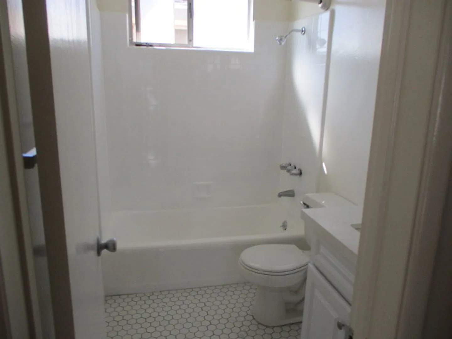 11839 Goshen Ave — Photo 2