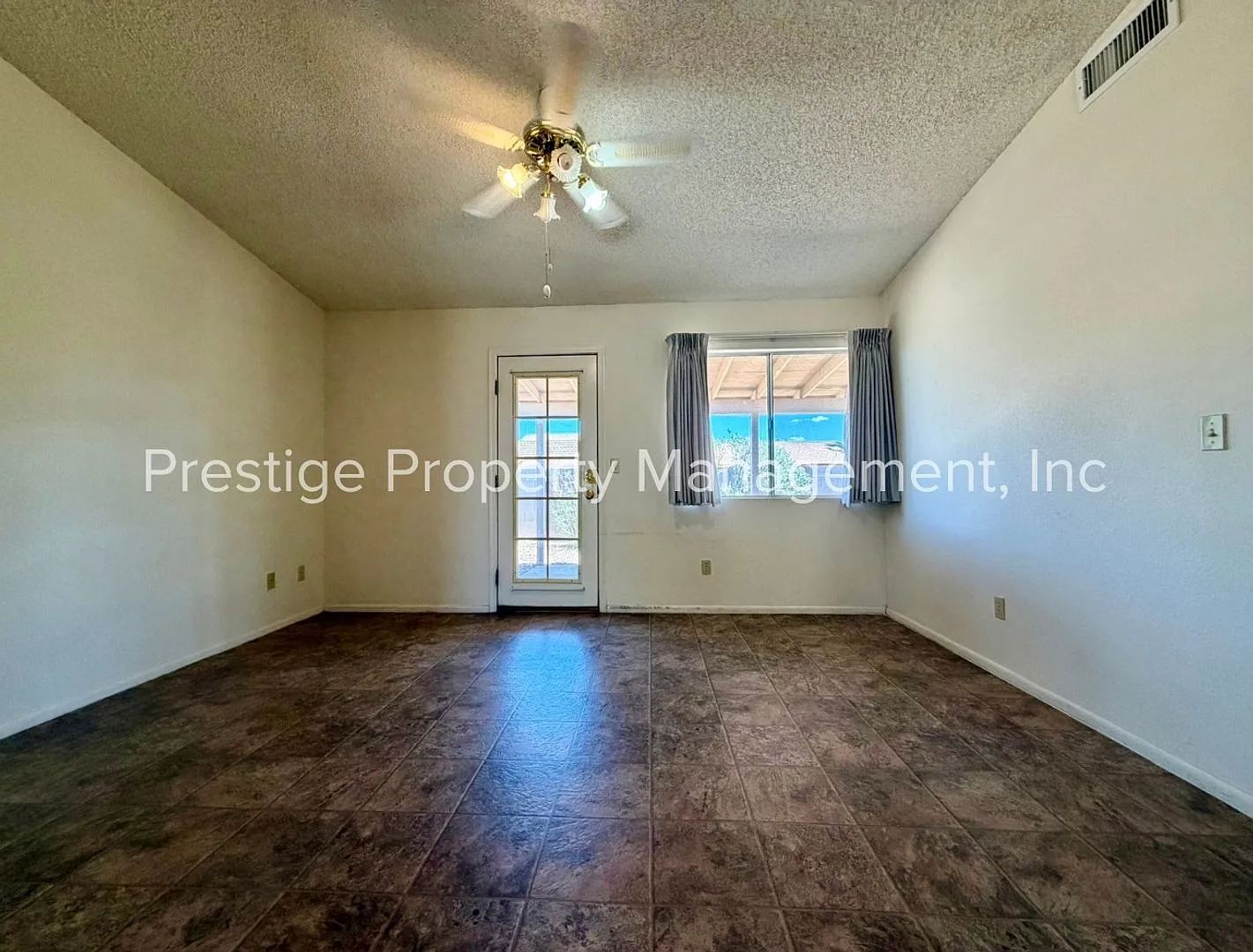 3/2 Beautiful Rita Ranch Home With Open Design — Photo 2