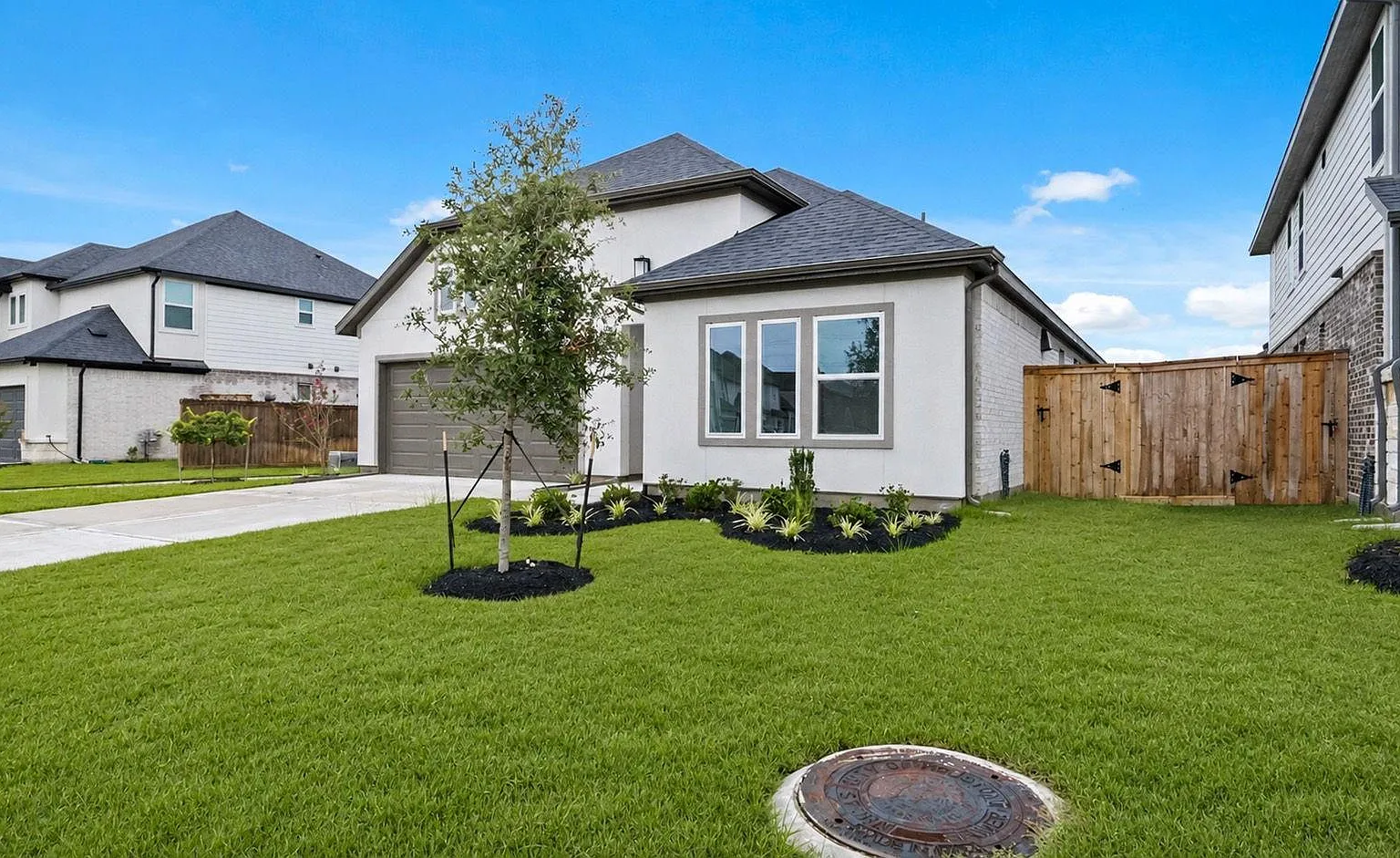 4 bed, 3.0 bath, 2323 sqft, $3,200 — Photo 3