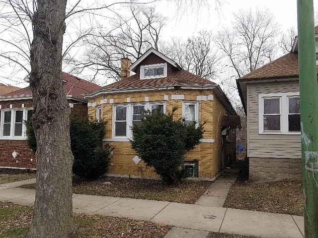 12329 S Perry Ave photo 1