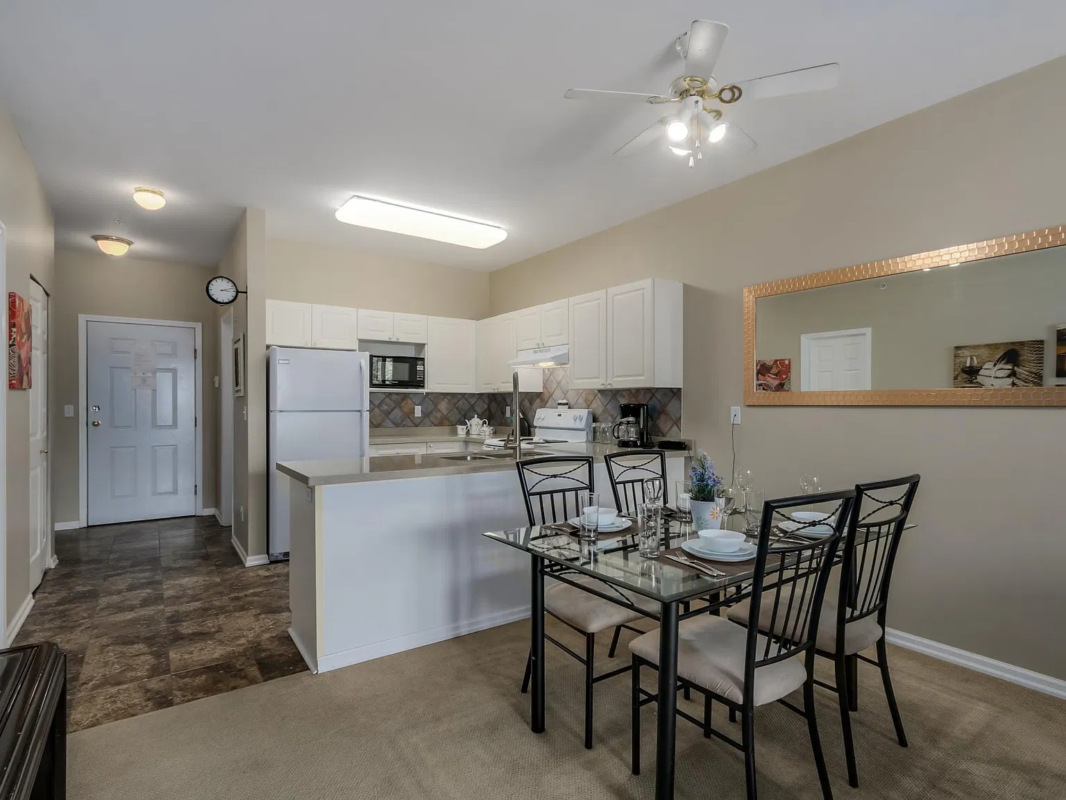 2 bed, 855 sqft, $3,150 — Photo 2