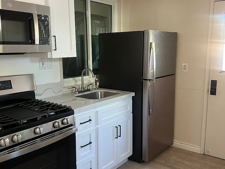 4243 Monroe St — Photo 14