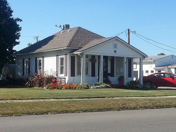 3rd image of 958 N Main St