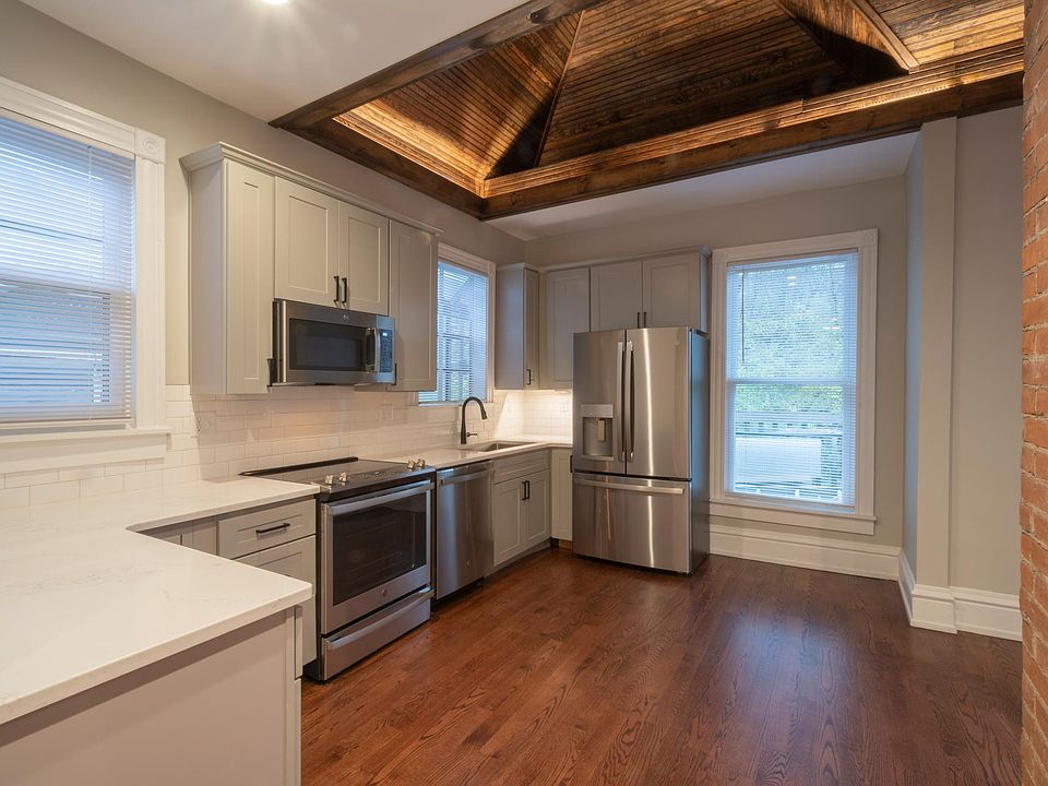 Kitchen from entry.