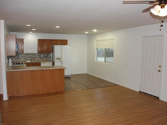 4th image of 74036 Pinon Dr APT B