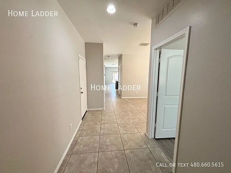 10453 E Cliffrose Ln — Photo 4