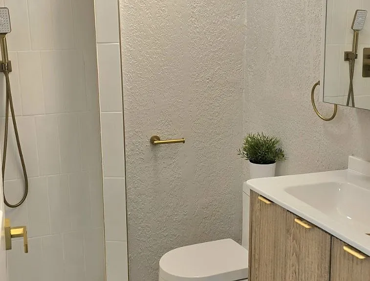 Full bathroom