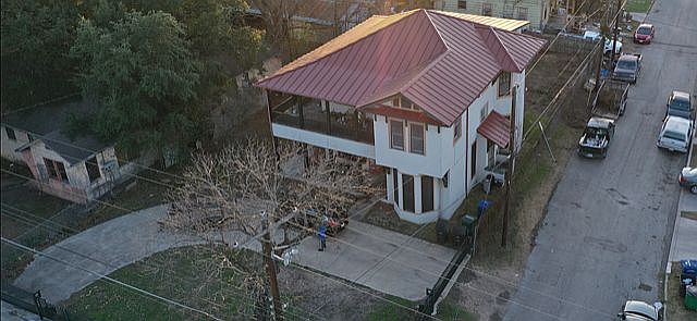 1st image of 1003 S New Braunfels Ave