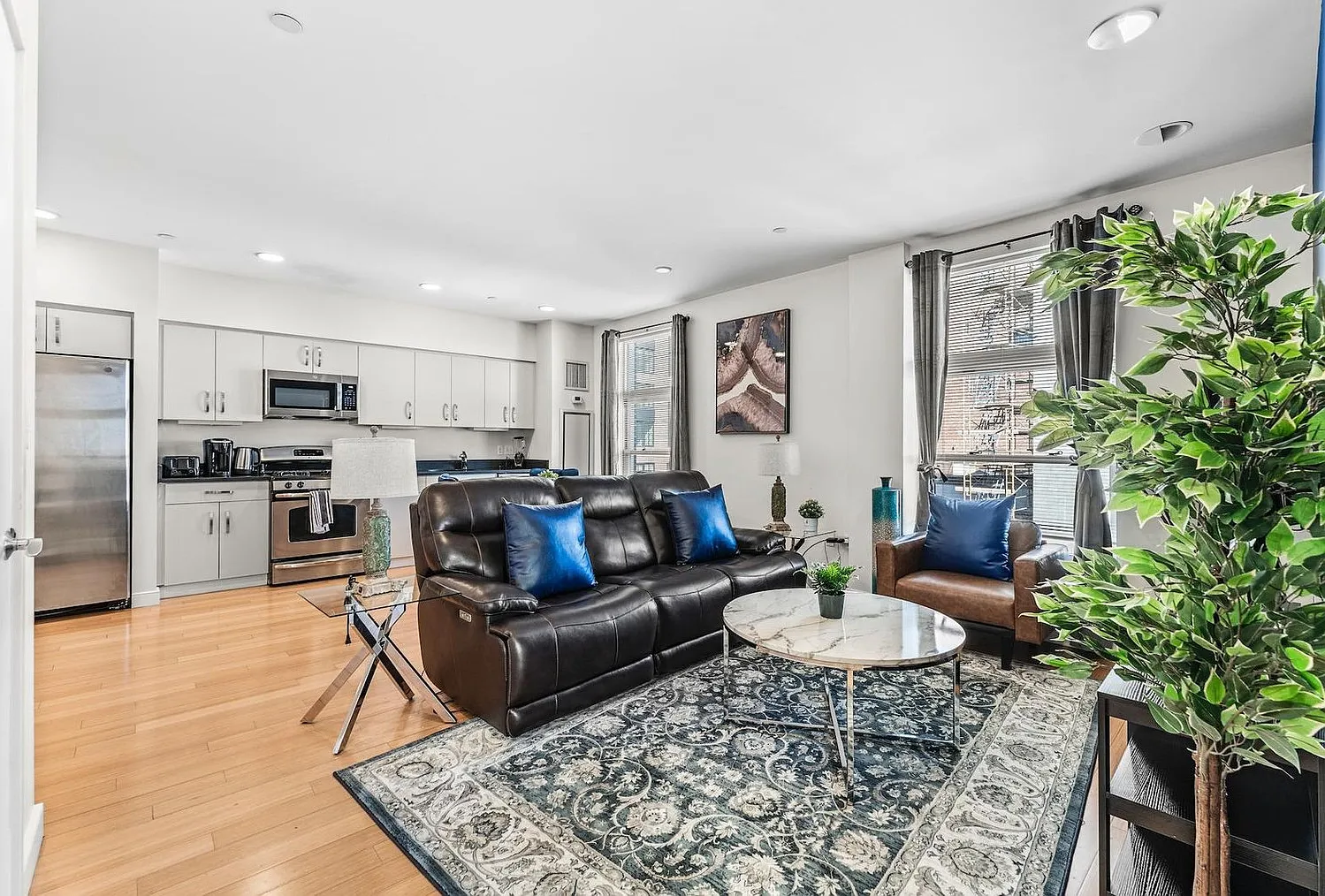 2 bed, 1.0 bath, 1151 sqft, $3,417 — Photo 1