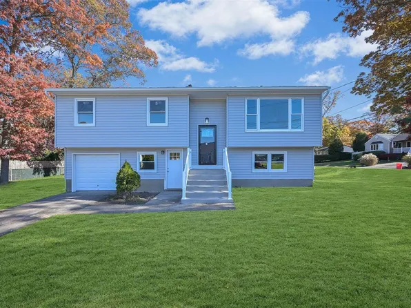 65 Mohican Avenue, Ronkonkoma, NY 11779