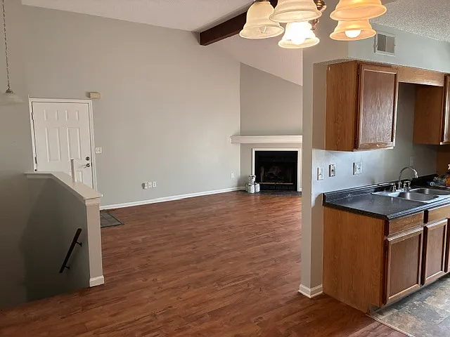 2 bed, 1584 sqft, $1,600 — Photo 3