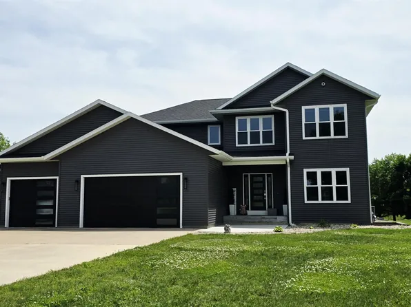 2988 Cottonwood Pl, Charles City, IA 50616
