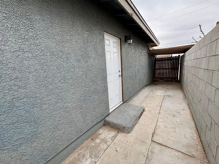 6225 Casada Way — Photo 9