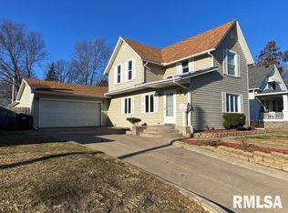 1206 S 9th St, Clinton, IA 52732